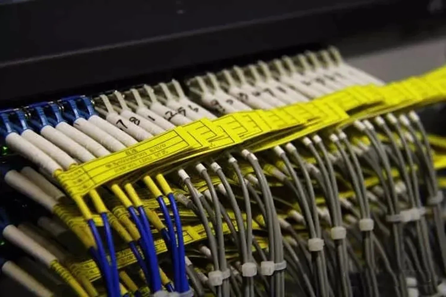 cable management and labeling process in the data center - 2 cable management and labeling process in the data center - 2