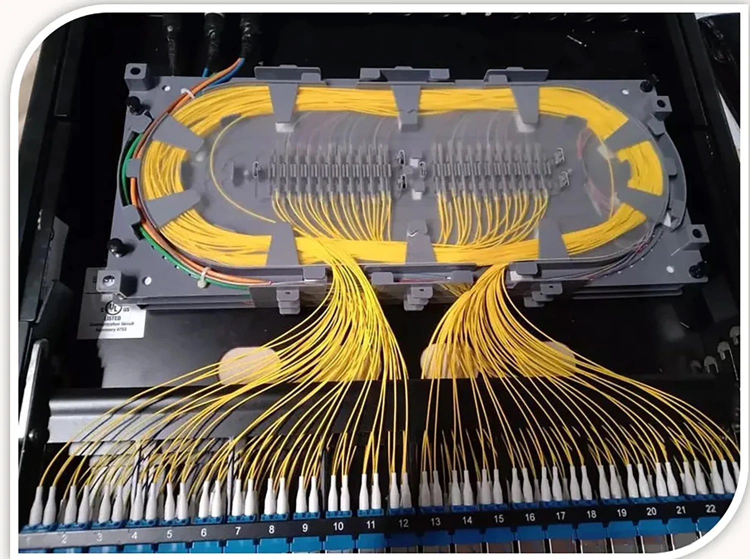 For overly long or short fibers, coil them separately at the end. Coil around the largest diameter possible, ensuring uniform coil size. For overly long or short fibers, coil them separately at the end. Coil around the largest diameter possible, ensuring uniform coil size.