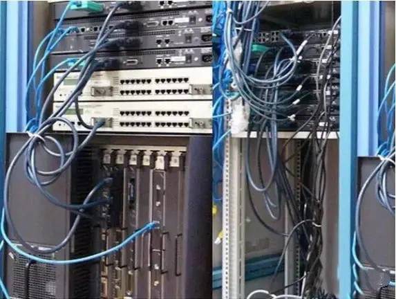 Core switches typically feature a higher number of ports, often in a modular design, enabling flexible combinations of optical and Gigabit Ethernet ports Core switches typically feature a higher number of ports, often in a modular design, enabling flexible combinations of optical and Gigabit Ethernet ports