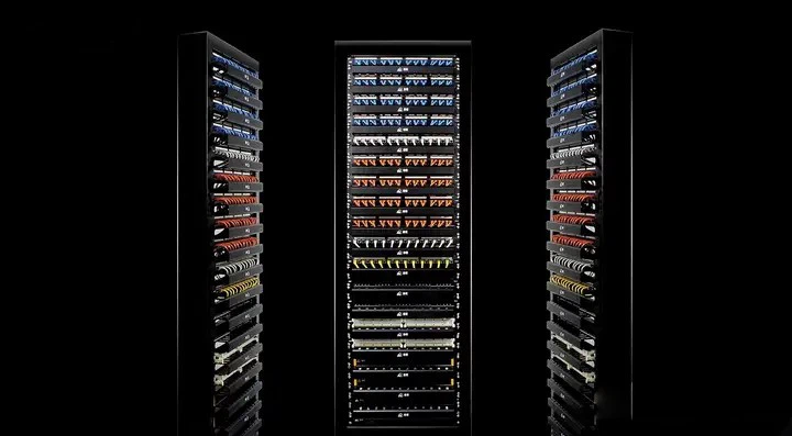 If a network cabinet uses a cable manager, it will appear very professional and neat. If a network cabinet uses a cable manager, it will appear very professional and neat.