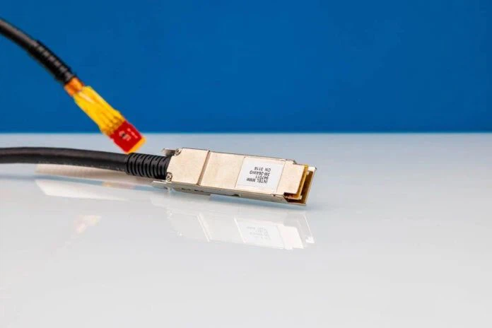 This is a fairly typical QSFP28 DAC, with an electrical connector on one end and a cable on the other. This is a fairly typical QSFP28 DAC, with an electrical connector on one end and a cable on the other.