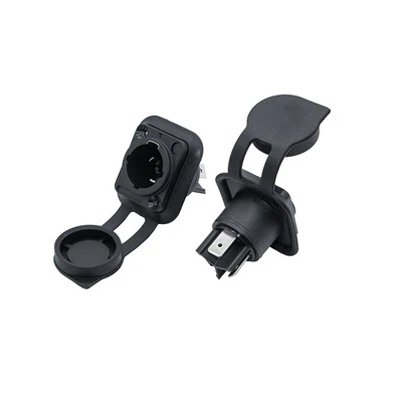 16A 250VACロック可能な3コアデバイスパワーアウトソケットコネクタ